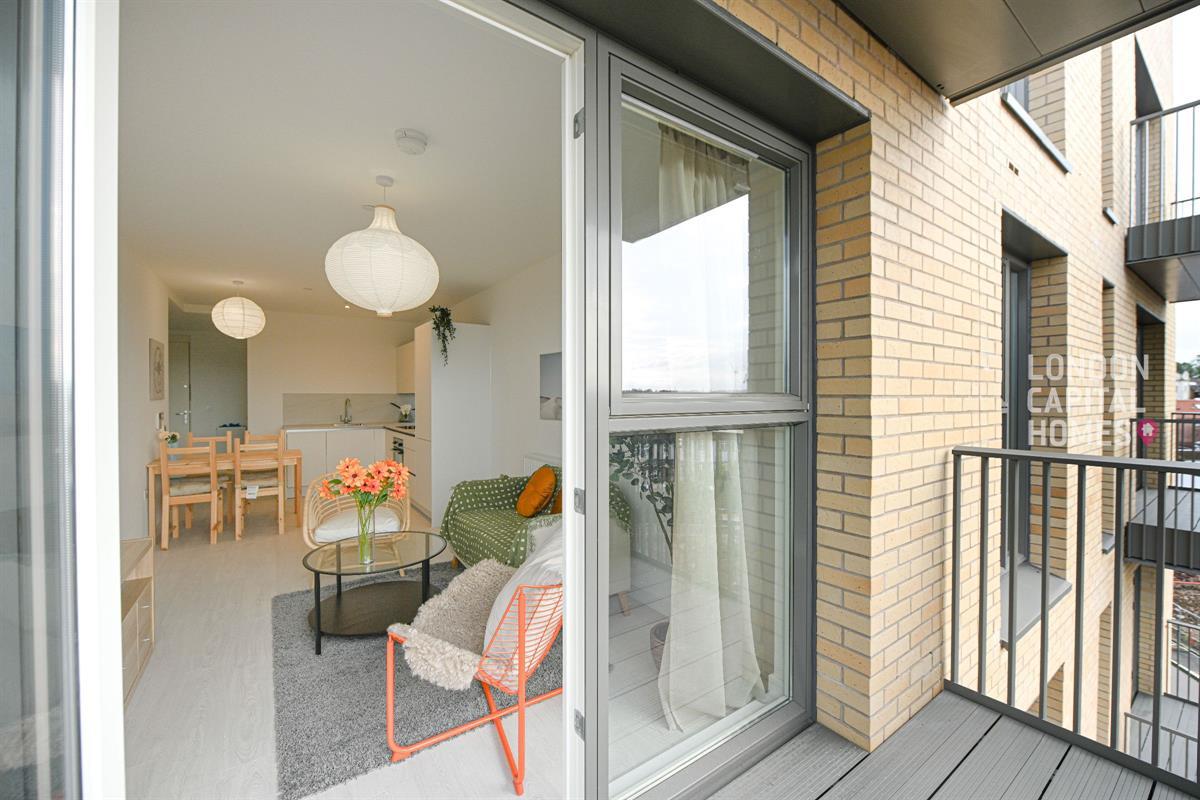 Nuthatch Apartments, 16 Shearwater Drive, London